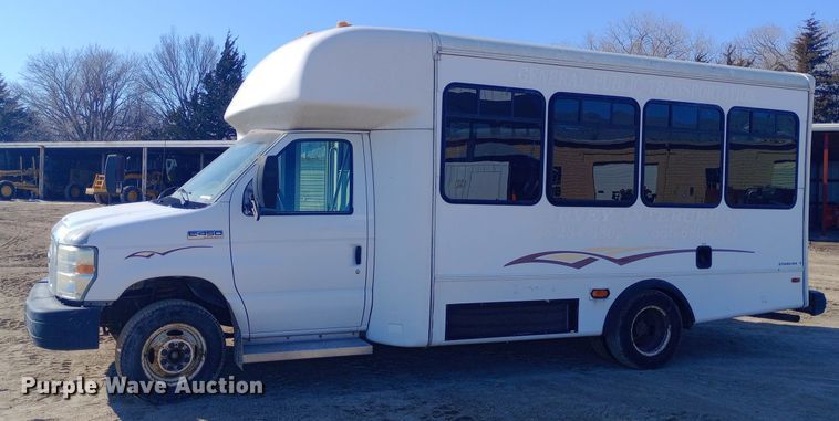 image for item EO0540 2008 Ford E450 shuttle bus