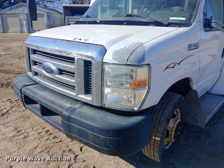 image for item EO0540 2008 Ford E450 shuttle bus