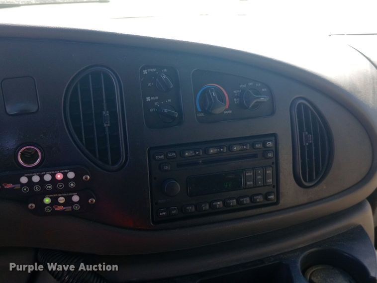 image for item EO0540 2008 Ford E450 shuttle bus