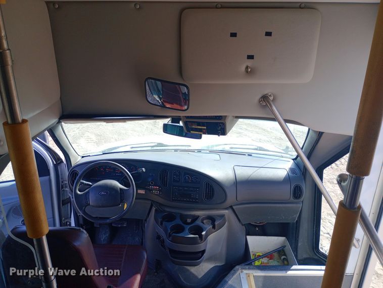 image for item EO0540 2008 Ford E450 shuttle bus