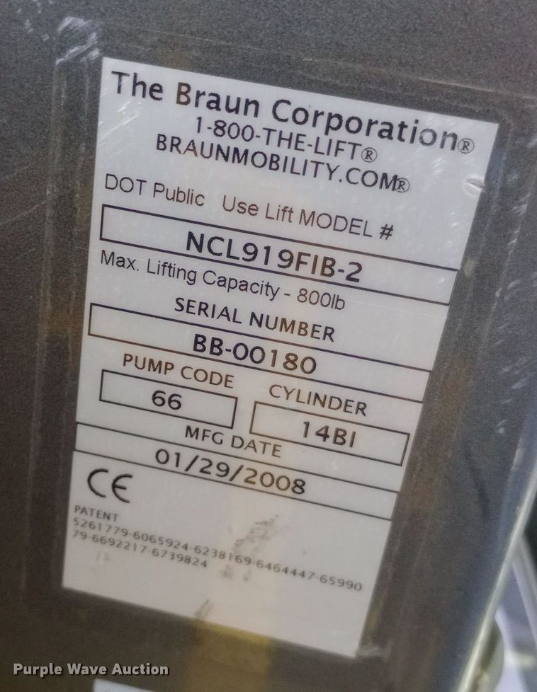 image for item EO0540 2008 Ford E450 shuttle bus