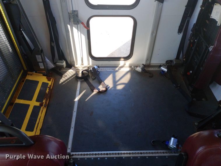 image for item EO0540 2008 Ford E450 shuttle bus