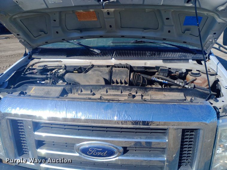 image for item EO0540 2008 Ford E450 shuttle bus