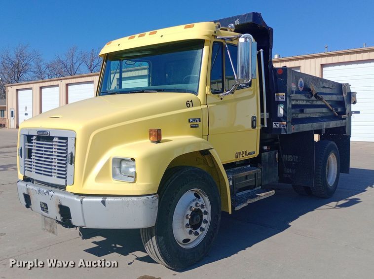 image for item EO0570 2003 Freightliner  FL70 dump truck