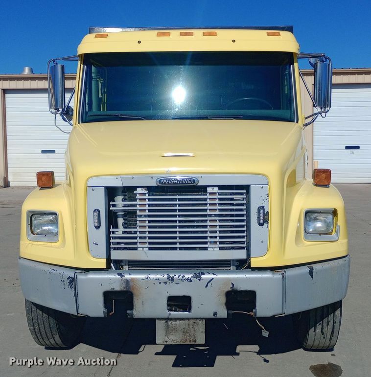 image for item EO0570 2003 Freightliner  FL70 dump truck