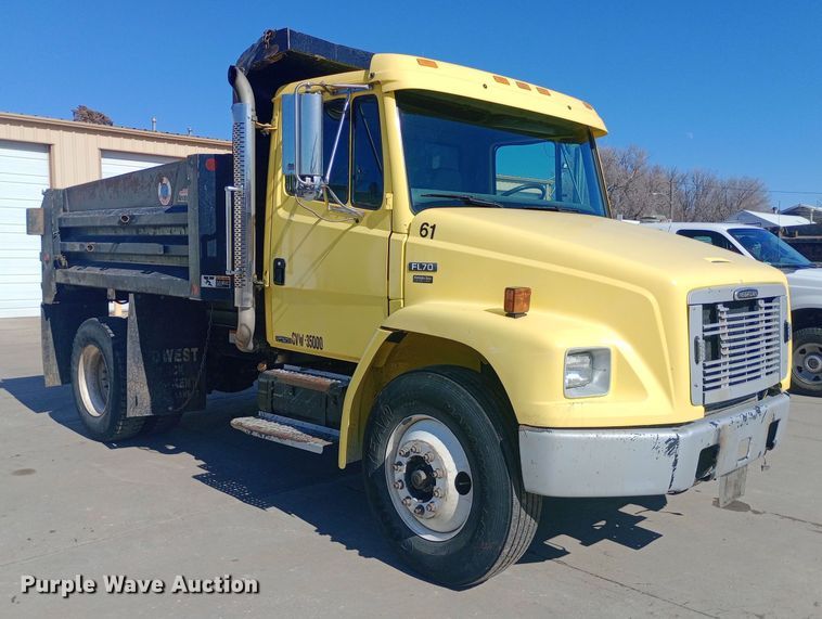 image for item EO0570 2003 Freightliner  FL70 dump truck