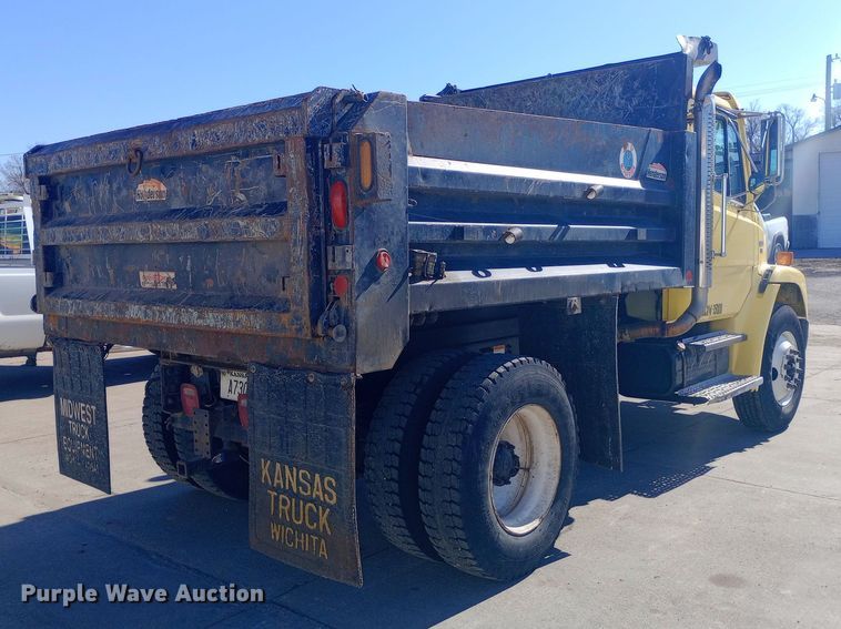 image for item EO0570 2003 Freightliner  FL70 dump truck