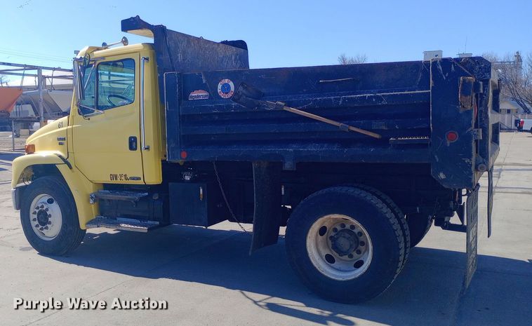 image for item EO0570 2003 Freightliner  FL70 dump truck