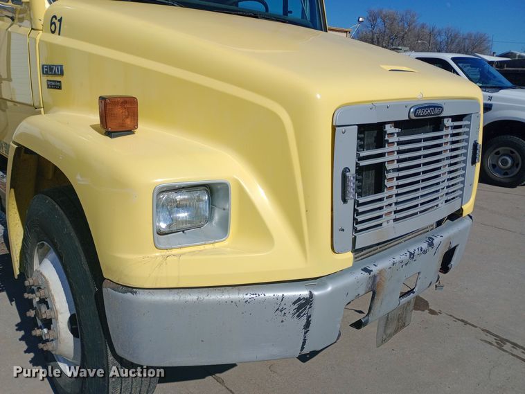 image for item EO0570 2003 Freightliner  FL70 dump truck