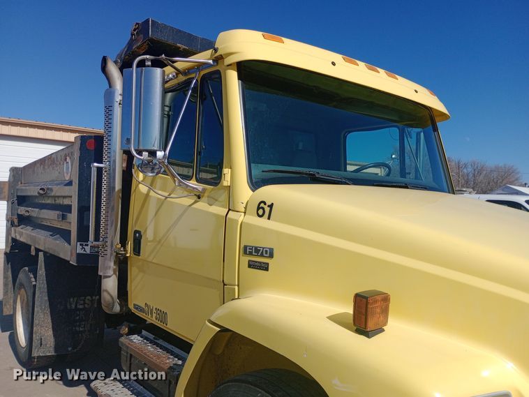 image for item EO0570 2003 Freightliner  FL70 dump truck