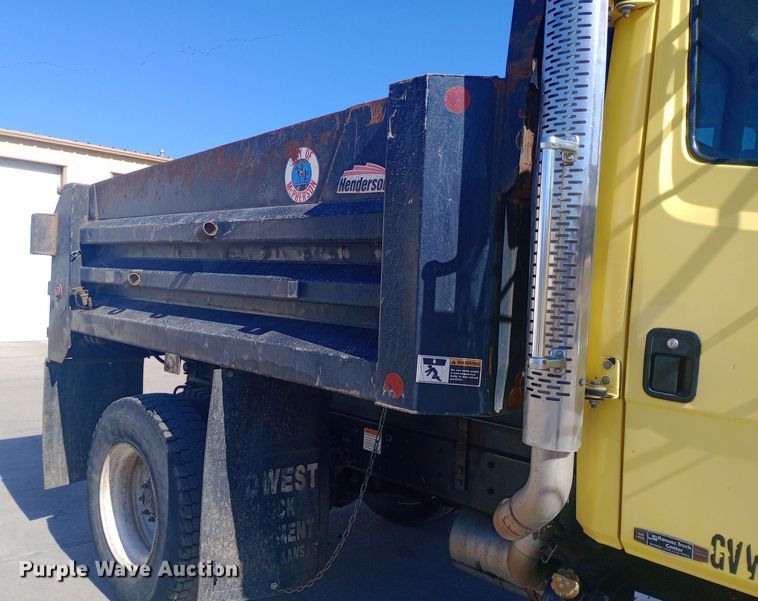 image for item EO0570 2003 Freightliner  FL70 dump truck