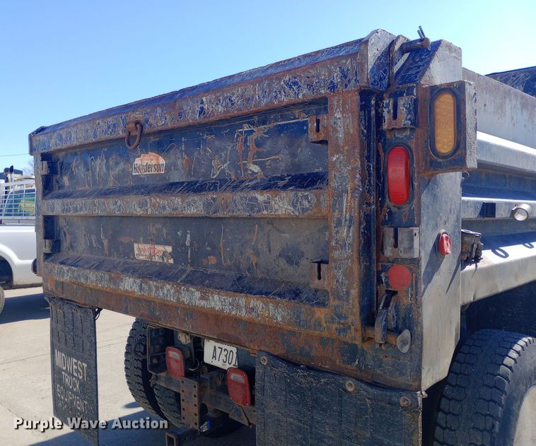 image for item EO0570 2003 Freightliner  FL70 dump truck