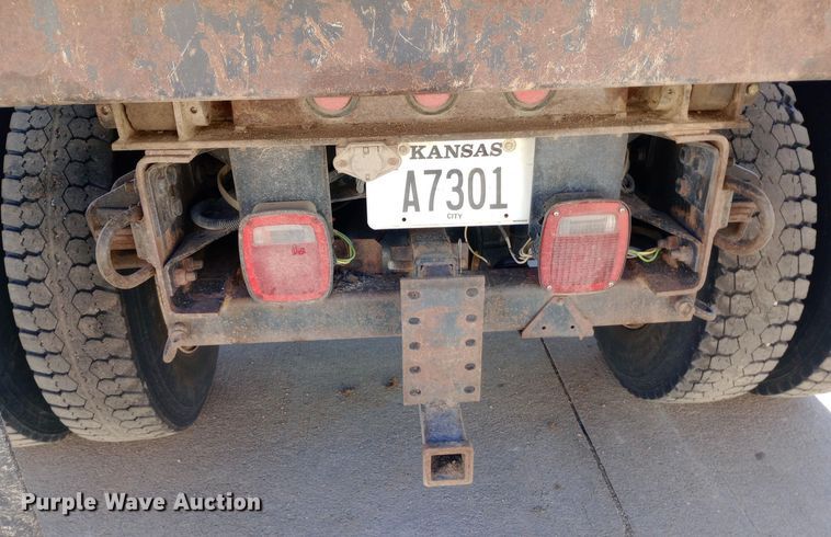 image for item EO0570 2003 Freightliner  FL70 dump truck