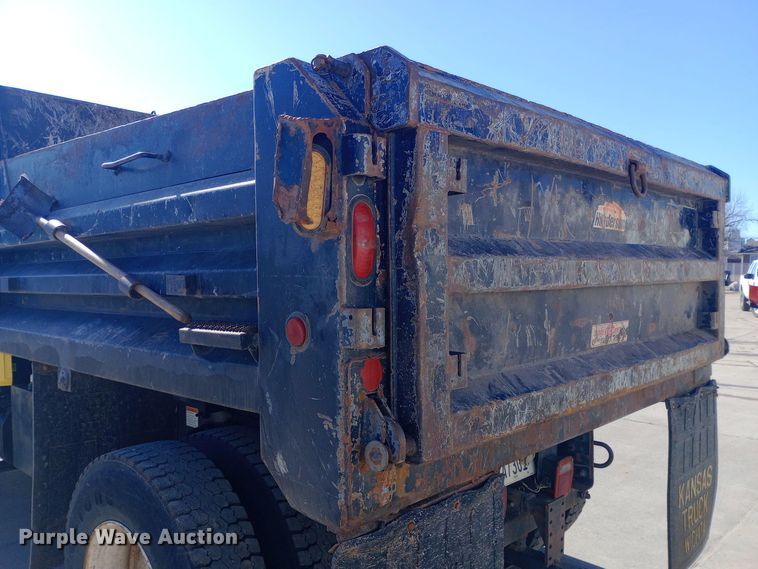 image for item EO0570 2003 Freightliner  FL70 dump truck