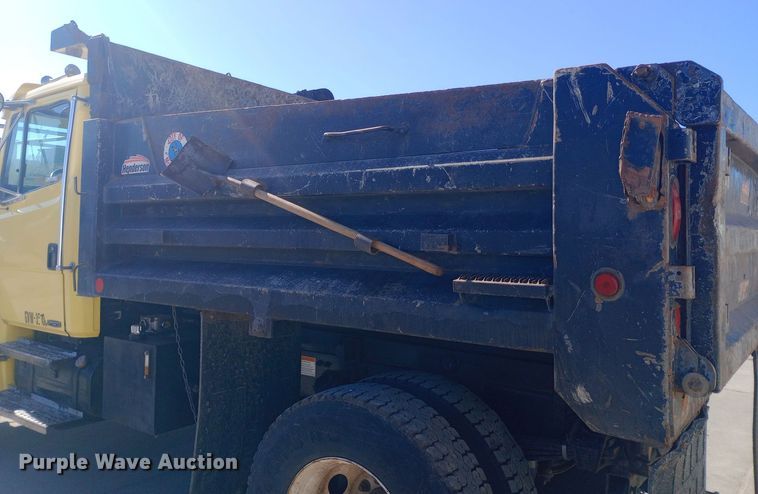 image for item EO0570 2003 Freightliner  FL70 dump truck