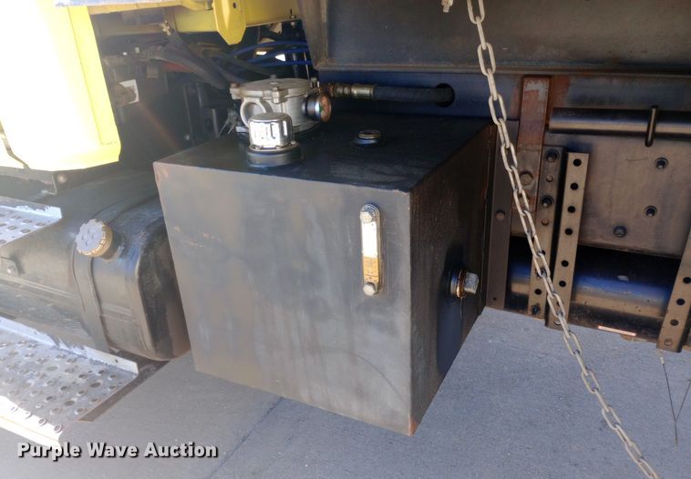 image for item EO0570 2003 Freightliner  FL70 dump truck