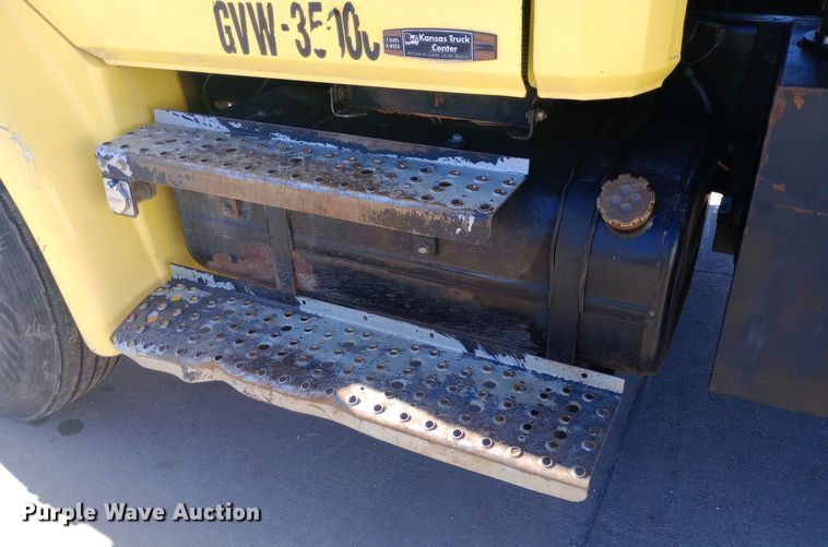 image for item EO0570 2003 Freightliner  FL70 dump truck