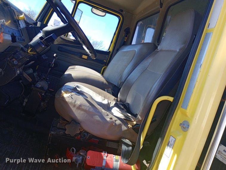 image for item EO0570 2003 Freightliner  FL70 dump truck