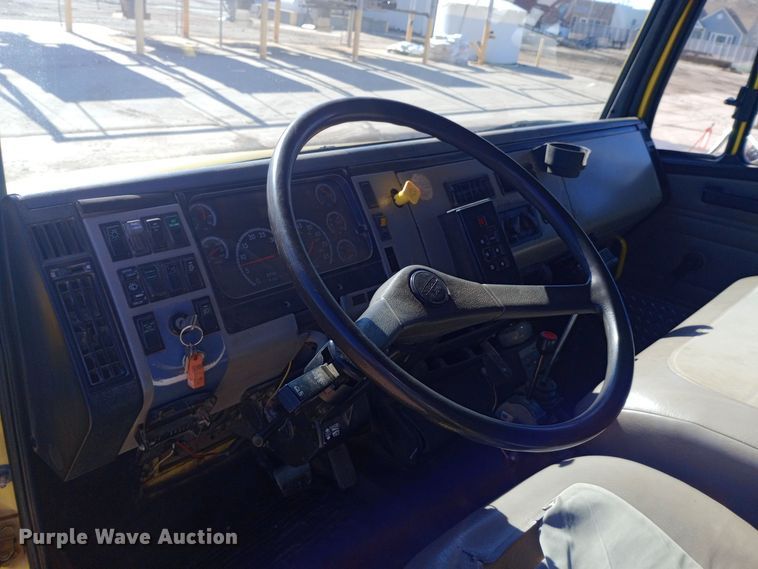 image for item EO0570 2003 Freightliner  FL70 dump truck