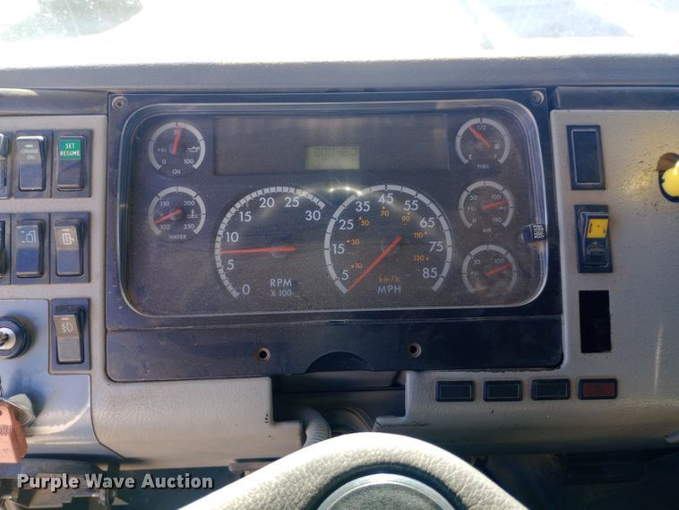 image for item EO0570 2003 Freightliner  FL70 dump truck