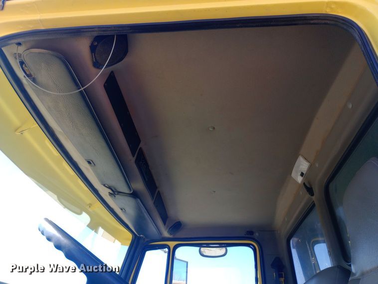 image for item EO0570 2003 Freightliner  FL70 dump truck