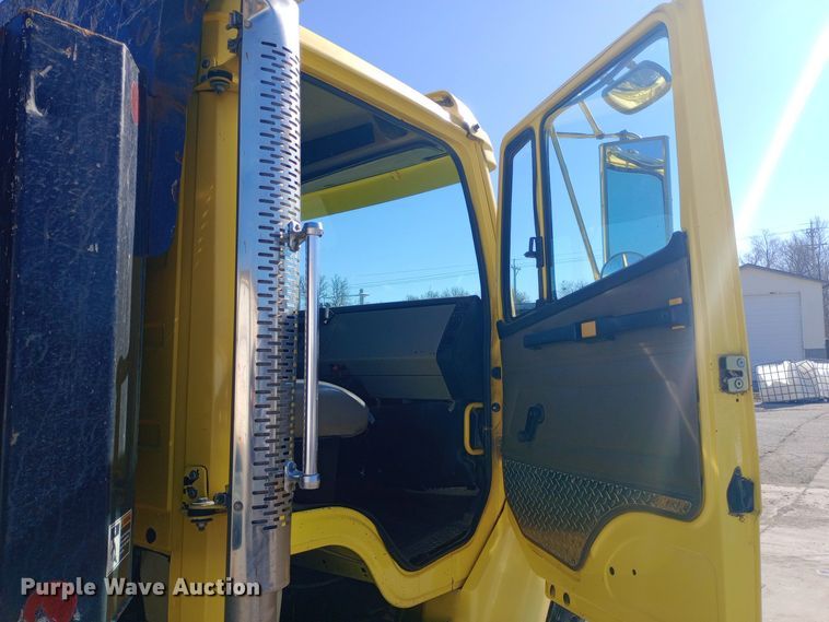 image for item EO0570 2003 Freightliner  FL70 dump truck