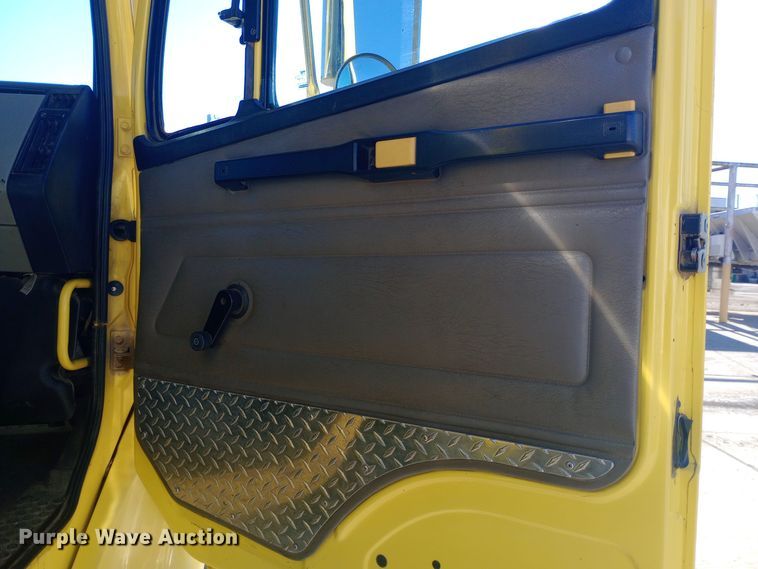 image for item EO0570 2003 Freightliner  FL70 dump truck