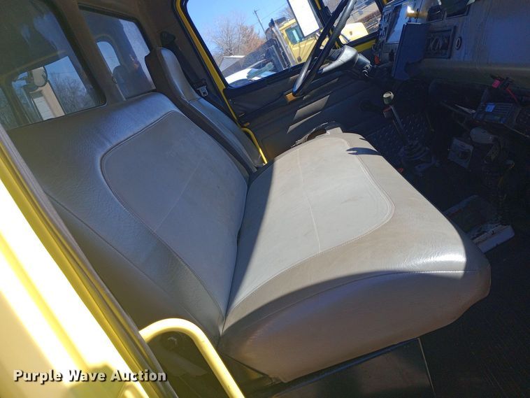 image for item EO0570 2003 Freightliner  FL70 dump truck