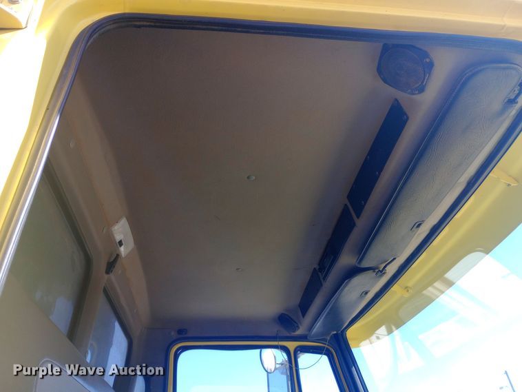 image for item EO0570 2003 Freightliner  FL70 dump truck