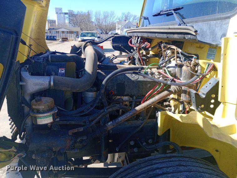 image for item EO0570 2003 Freightliner  FL70 dump truck