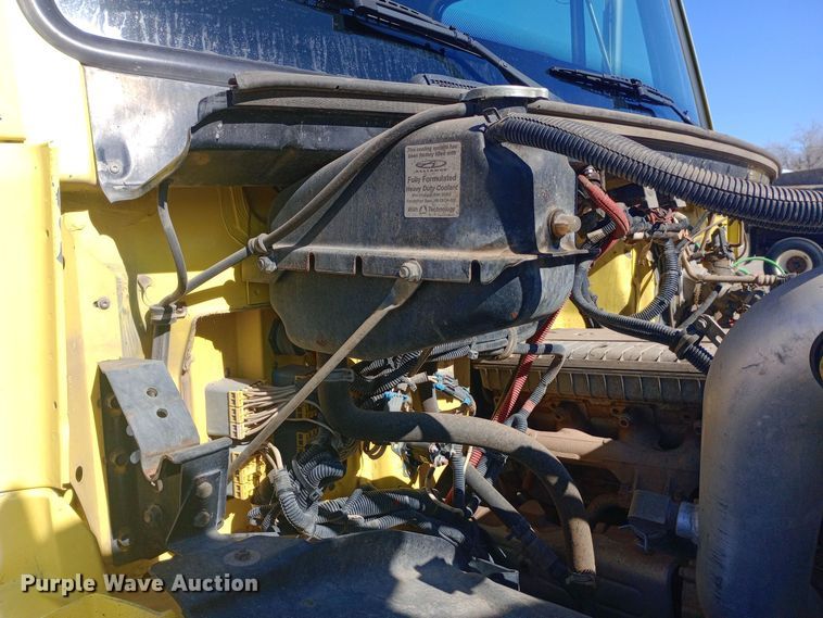 image for item EO0570 2003 Freightliner  FL70 dump truck