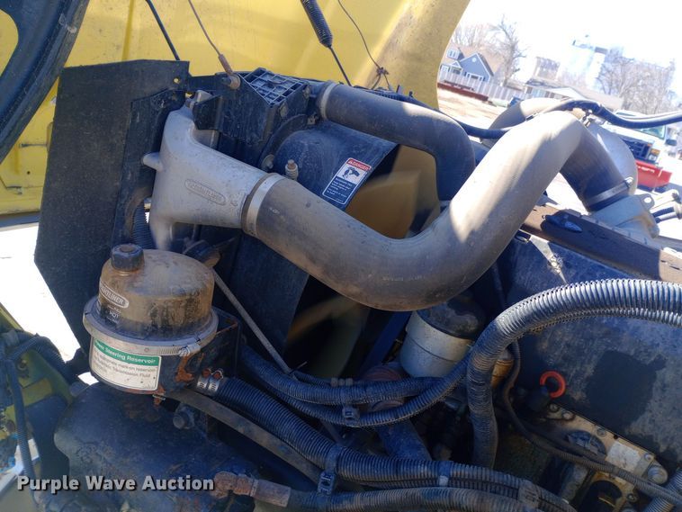 image for item EO0570 2003 Freightliner  FL70 dump truck