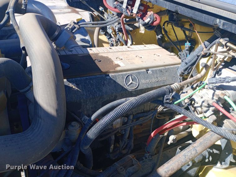 image for item EO0570 2003 Freightliner  FL70 dump truck