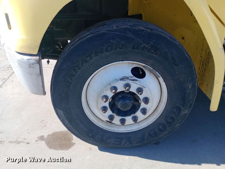 image for item EO0570 2003 Freightliner  FL70 dump truck