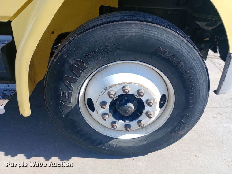 image for item EO0570 2003 Freightliner  FL70 dump truck