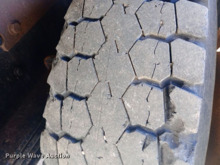 image for item EO0570 2003 Freightliner  FL70 dump truck