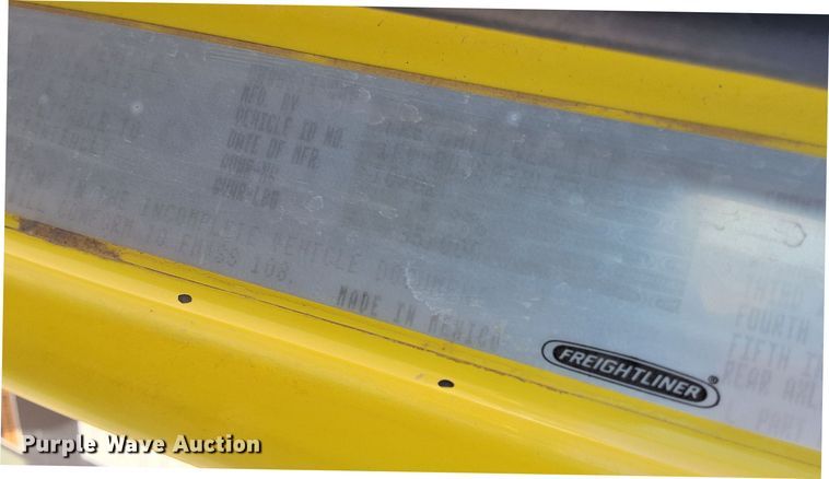 image for item EO0570 2003 Freightliner  FL70 dump truck