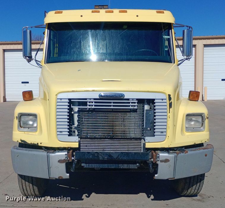 image for item EO0571 2002 Freightliner FL70 dump truck