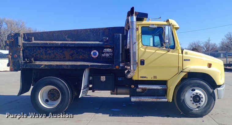 image for item EO0571 2002 Freightliner FL70 dump truck