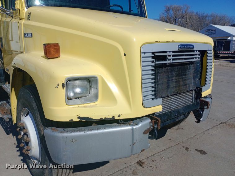 image for item EO0571 2002 Freightliner FL70 dump truck