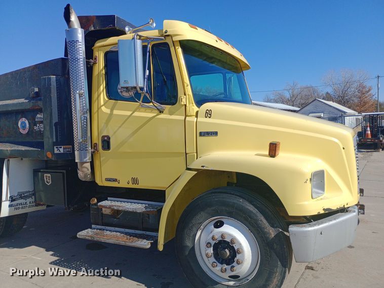 image for item EO0571 2002 Freightliner FL70 dump truck