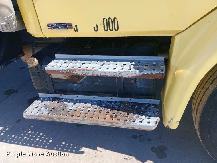 image for item EO0571 2002 Freightliner FL70 dump truck