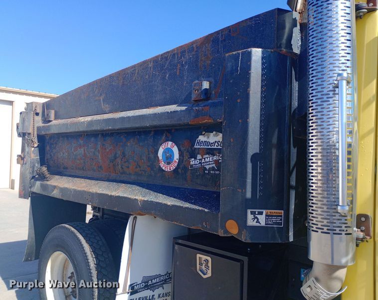 image for item EO0571 2002 Freightliner FL70 dump truck