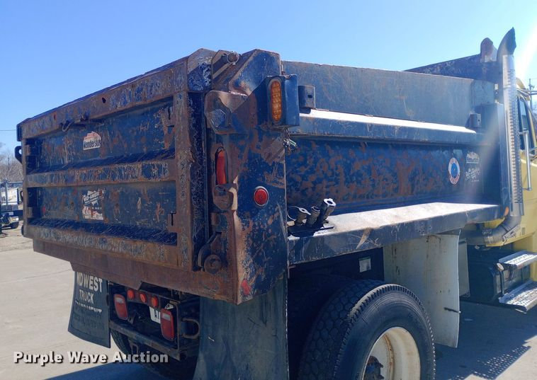 image for item EO0571 2002 Freightliner FL70 dump truck
