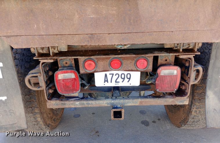 image for item EO0571 2002 Freightliner FL70 dump truck