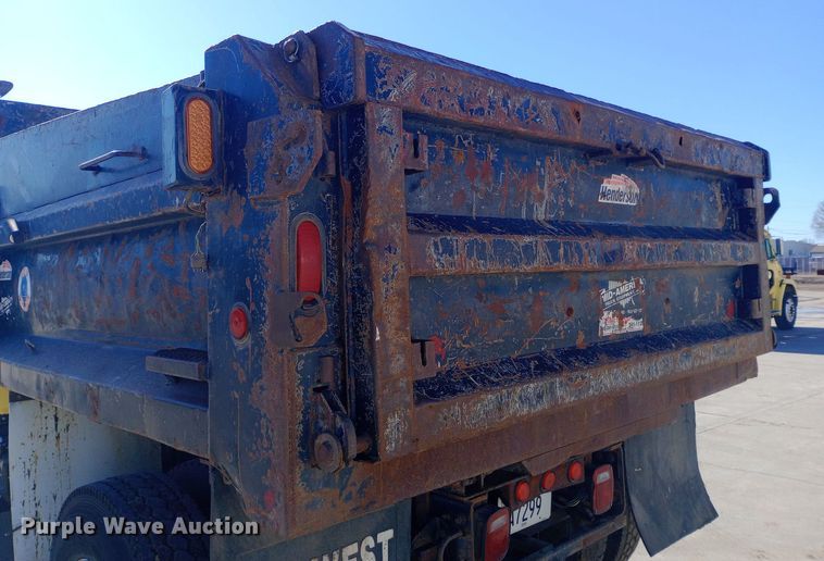 image for item EO0571 2002 Freightliner FL70 dump truck