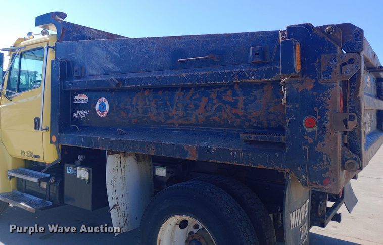 image for item EO0571 2002 Freightliner FL70 dump truck