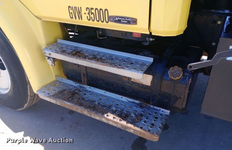 image for item EO0571 2002 Freightliner FL70 dump truck