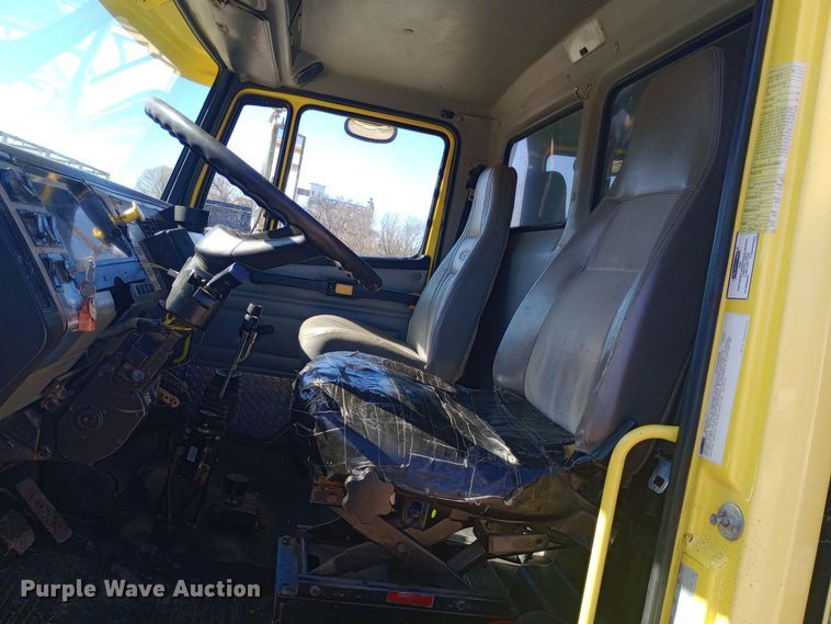 image for item EO0571 2002 Freightliner FL70 dump truck