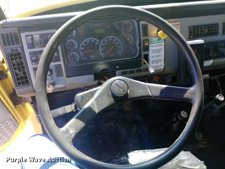 image for item EO0571 2002 Freightliner FL70 dump truck